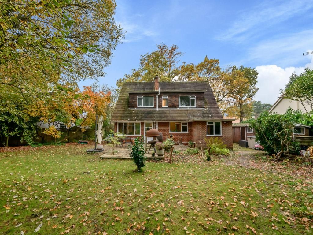 3 bed detached house for sale in Finchampstead, Wokingham RG40 Zoopla