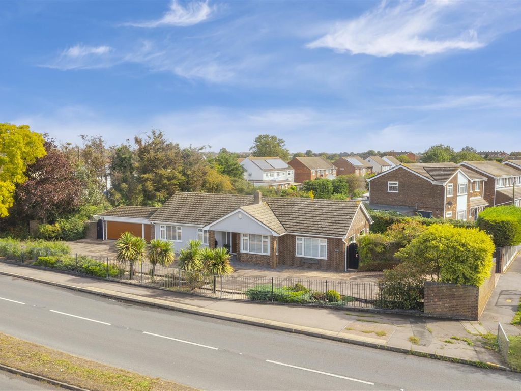 3 bed detached bungalow for sale in Canvey Road, Canvey Island SS8, £