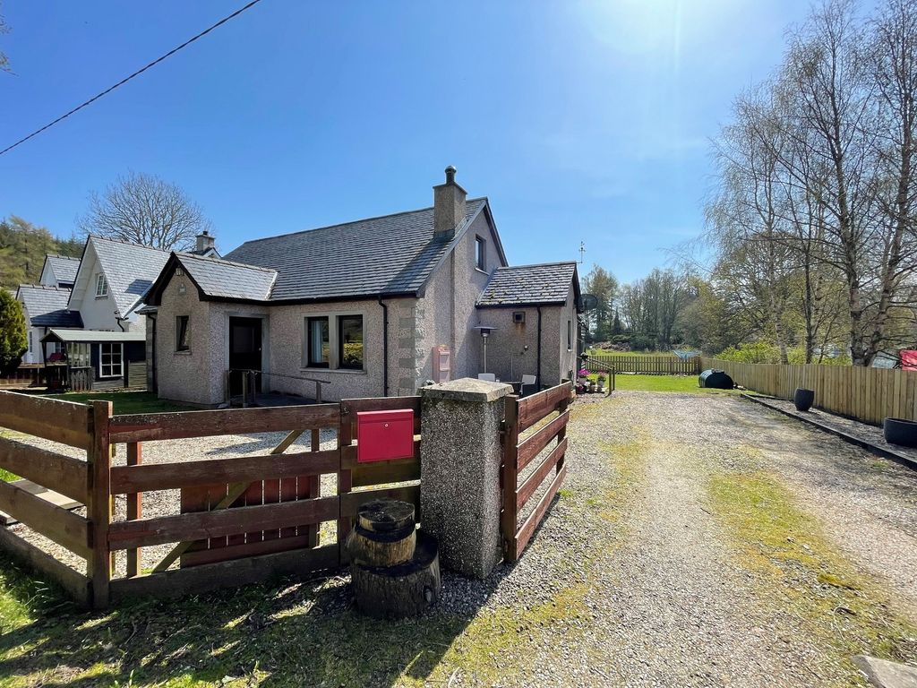 2 bed cottage for sale in Grianan, Moy, Tomatin, Inverness. IV13, £