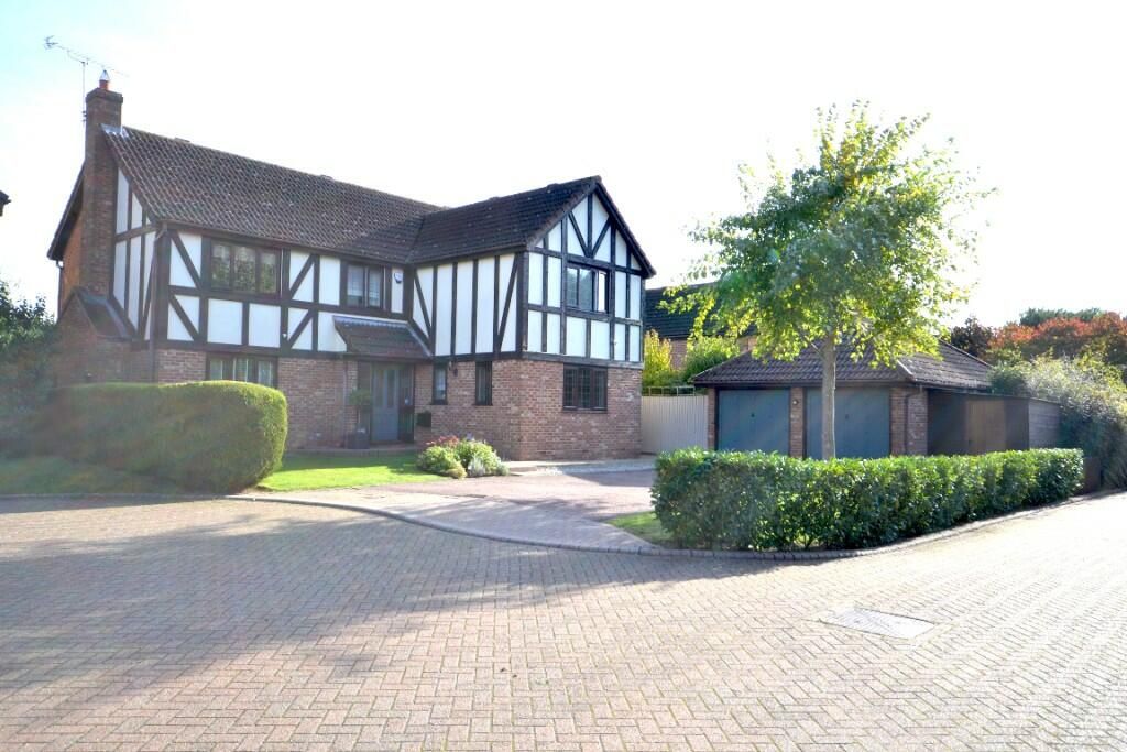 4 bed detached house for sale in Knights Close, Stortford CM23, £849,995 Zoopla