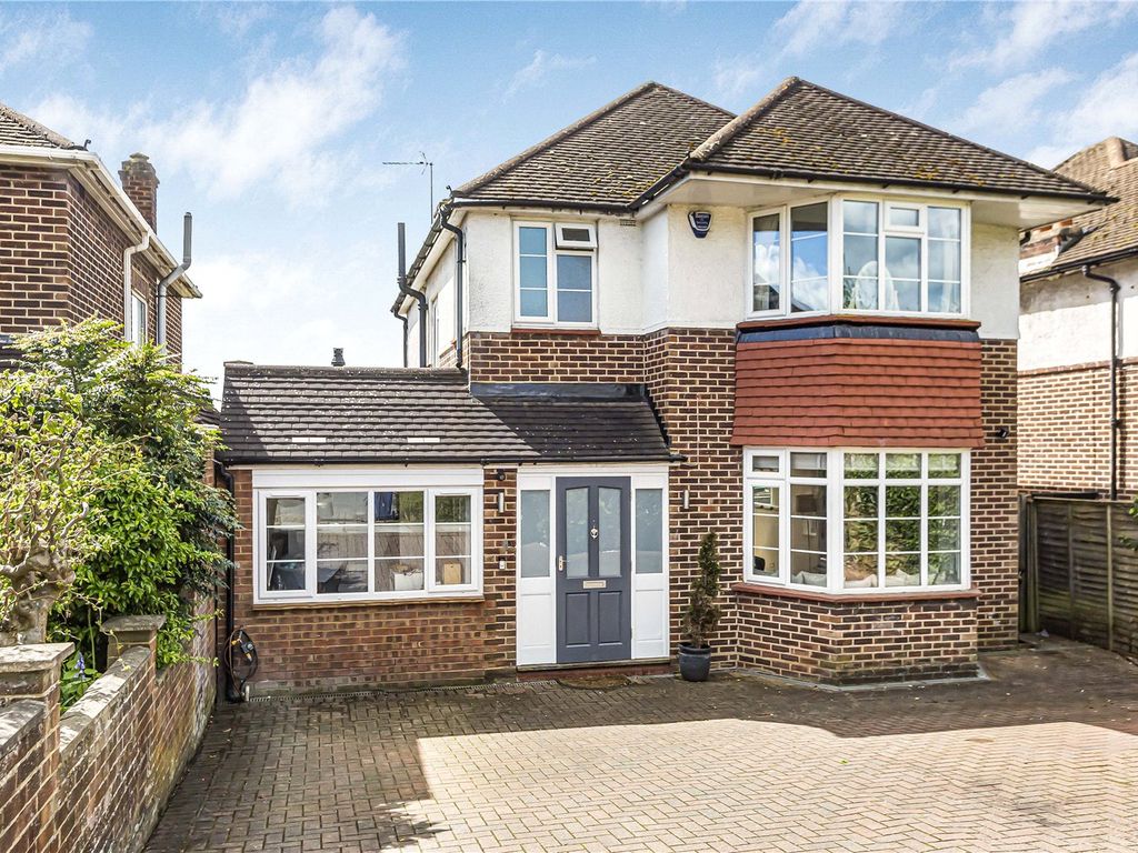 3 bed detached house for sale in Mount Pleasant, Cockfosters EN4, £