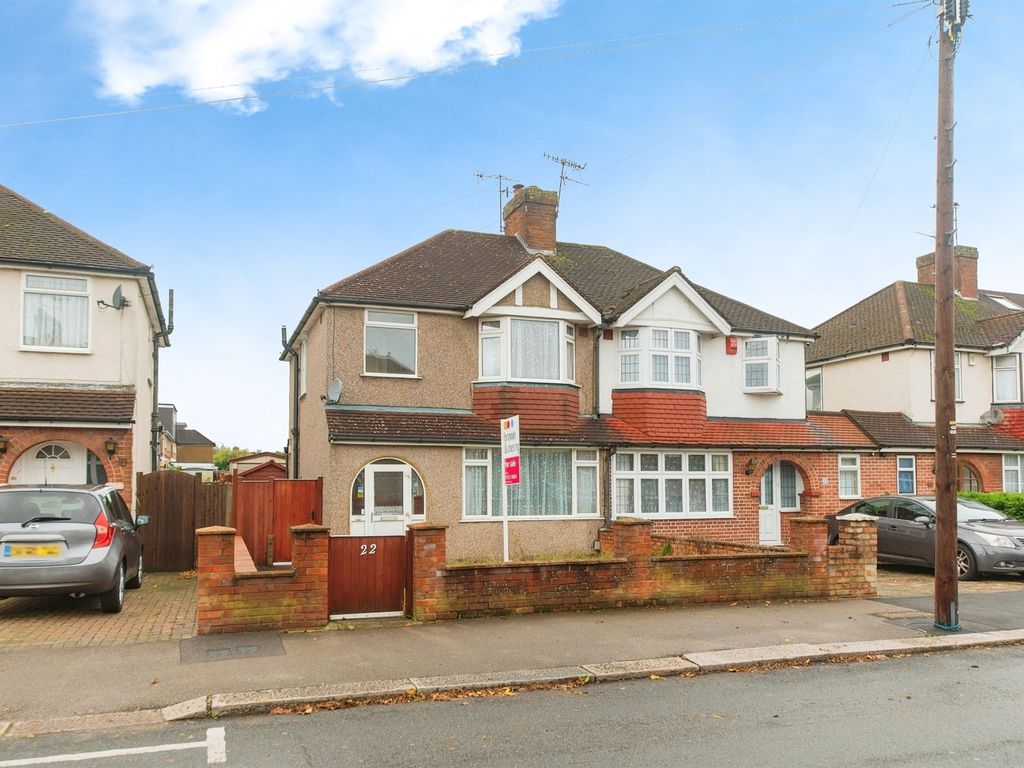 3 bed semidetached house for sale in Greenwood Drive, Watford WD25, £