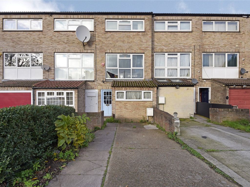 3 bed terraced house to rent in Stow Crescent, Walthamstow, London E17