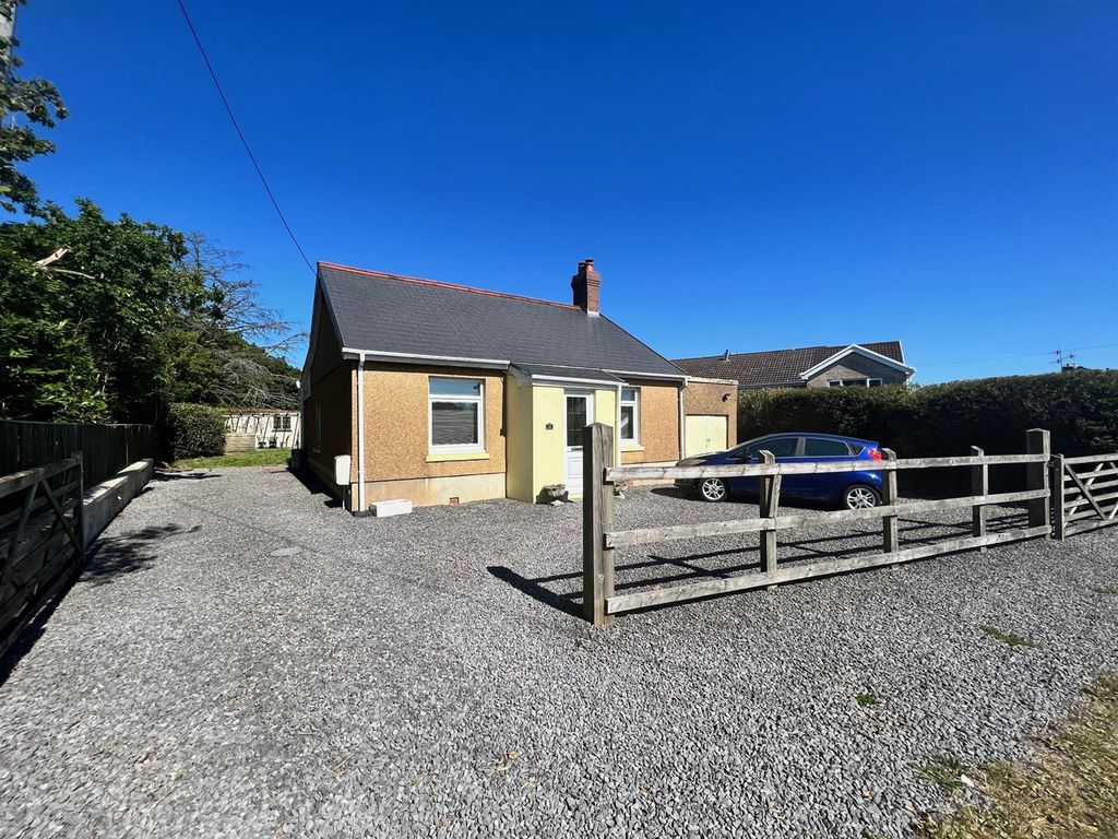 3 bed detached bungalow for sale in Trimsaran Road, PenYMynydd