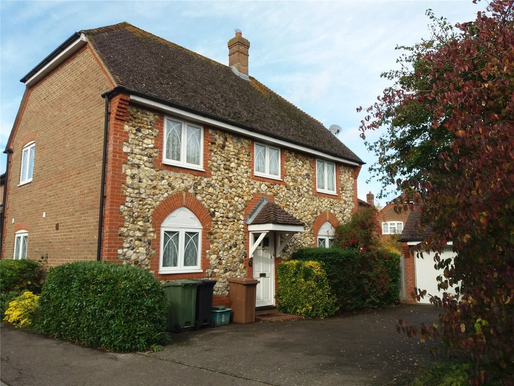 4 bed detached house to rent in Churchill Road, Epsom, Surrey KT19 Zoopla