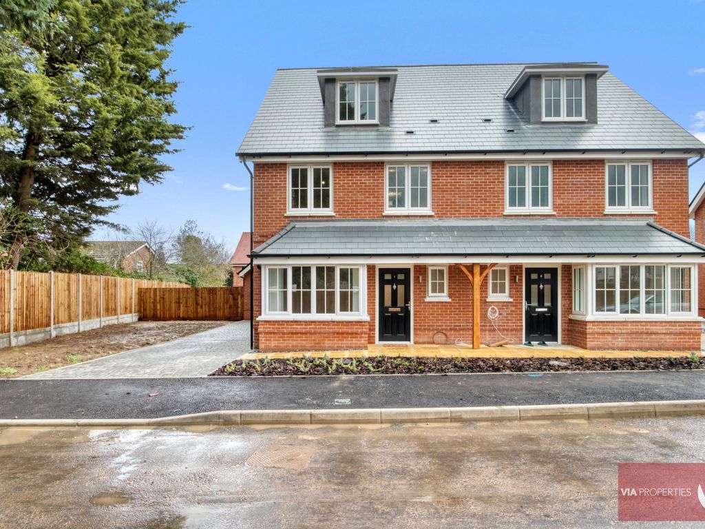4 bed detached house to rent in Scholars Avenue, Broxbourne EN10 Zoopla
