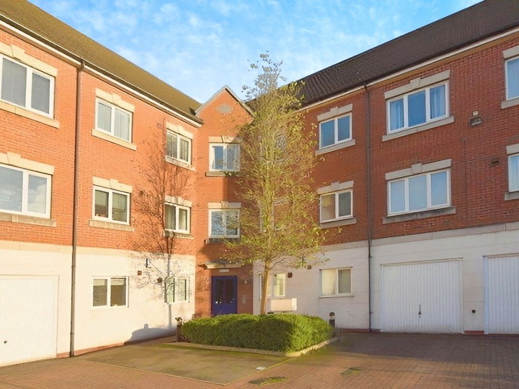 2 bed flat to rent in Birches Rise, Northwood, StokeOnTrent