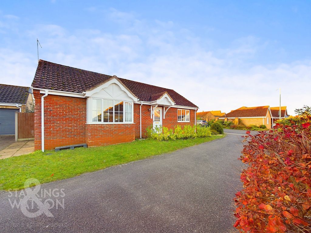 2 bed detached bungalow for sale in Will Rede Close, Beccles NR34, £