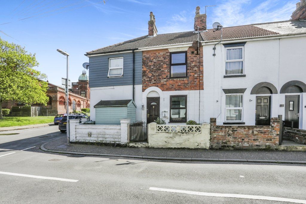 3 bed terraced house for sale in Pier Road, Gorleston, Great Yarmouth