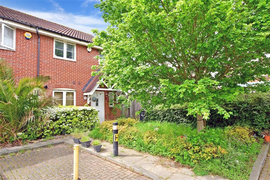 3 bed terraced house for sale in Harman Rise, Ilford, Essex IG3 Zoopla