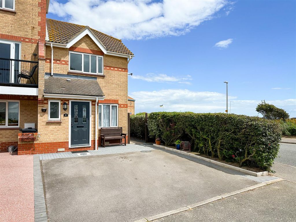 2 bed end terrace house for sale in Hastings Avenue, Martello Bay