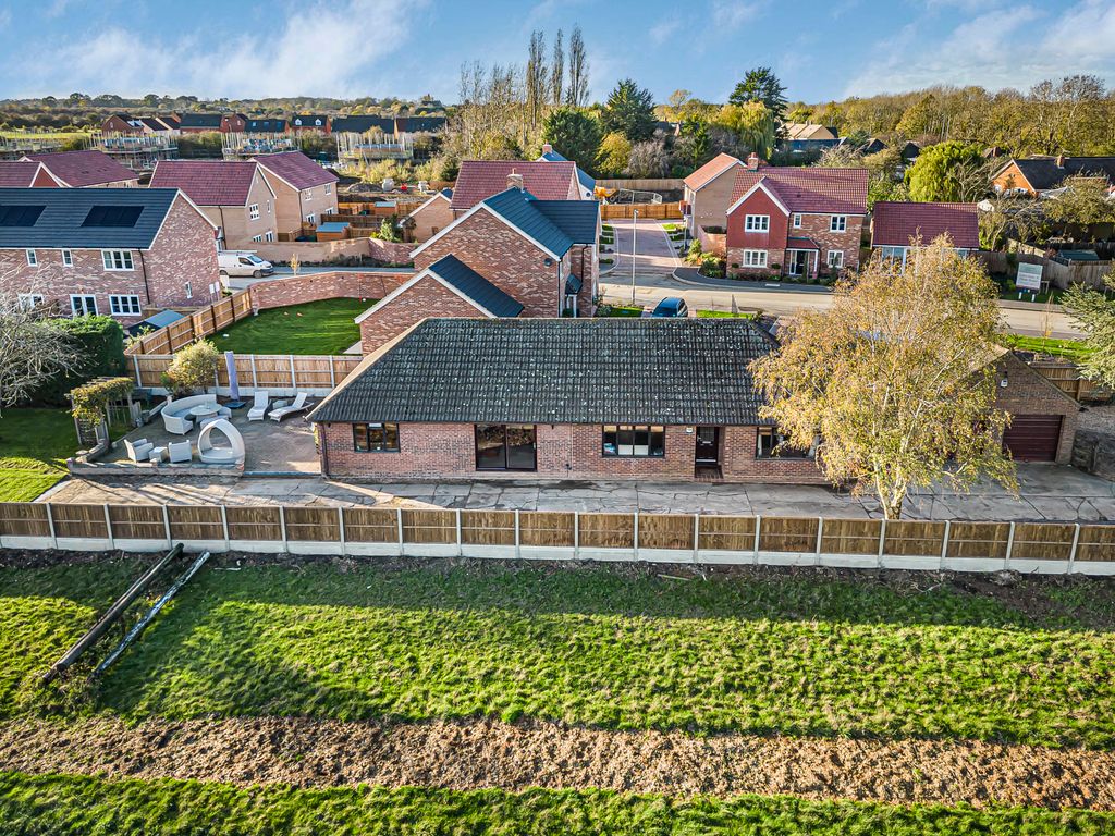 3 bed detached bungalow for sale in St. Neots Road, Hardwick, Cambridge
