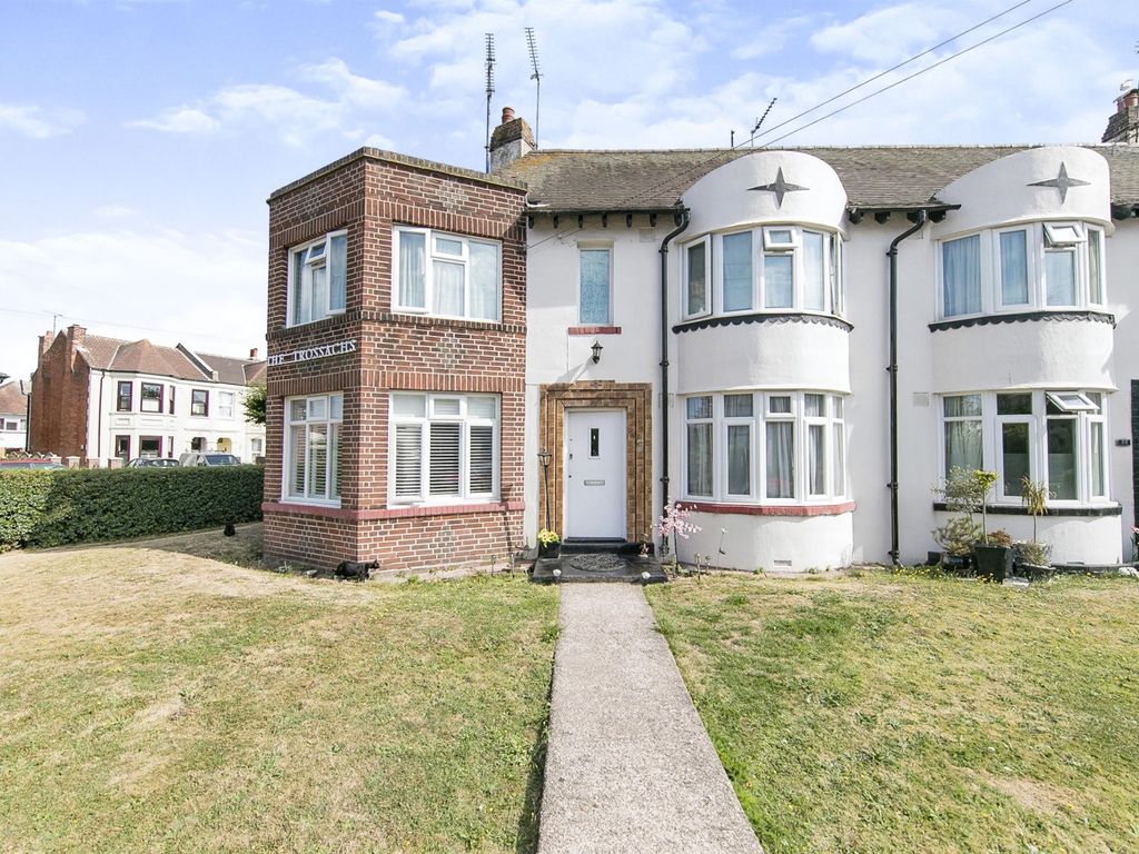 2 bed flat for sale in Holland Road, HollandOnSea, ClactonOnSea