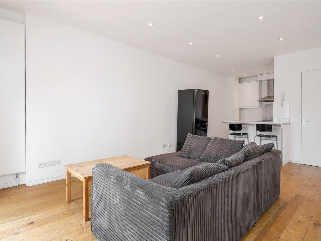 2 bed flat to rent in Caledonian Road, Barnsbury, Islington, London N1