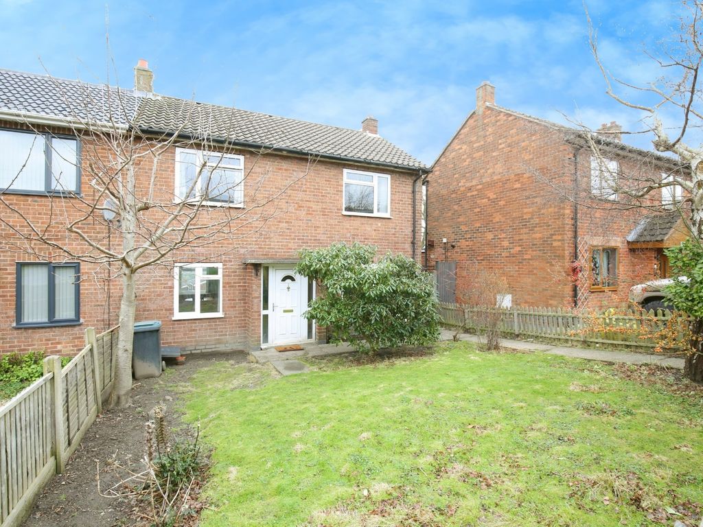 3 bed semidetached house for sale in St. Nicholas Estate, Baddesley
