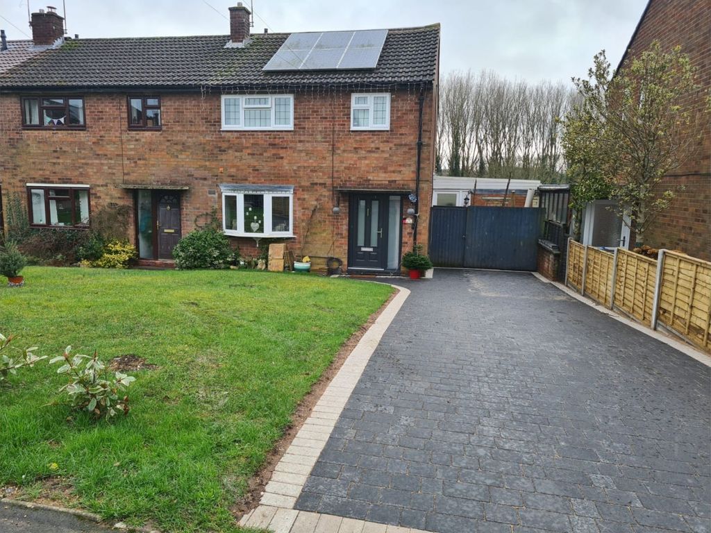3 bed end terrace house for sale in Leigh Crescent, Long Itchington