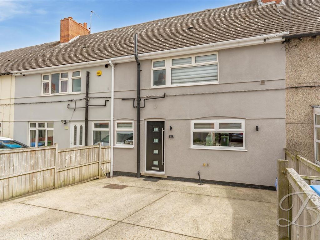 3 bed terraced house for sale in Fifth Avenue, Forest Town, Mansfield