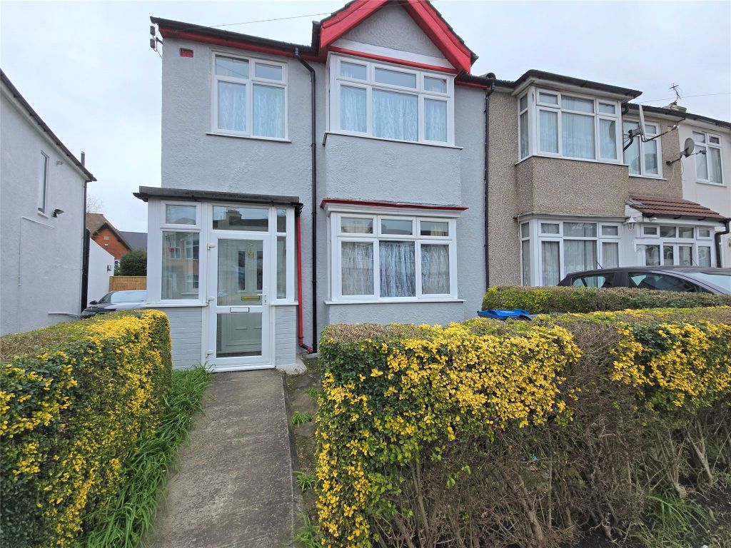 3 bed semidetached house to rent in Colwood Gardens, Colliers Wood