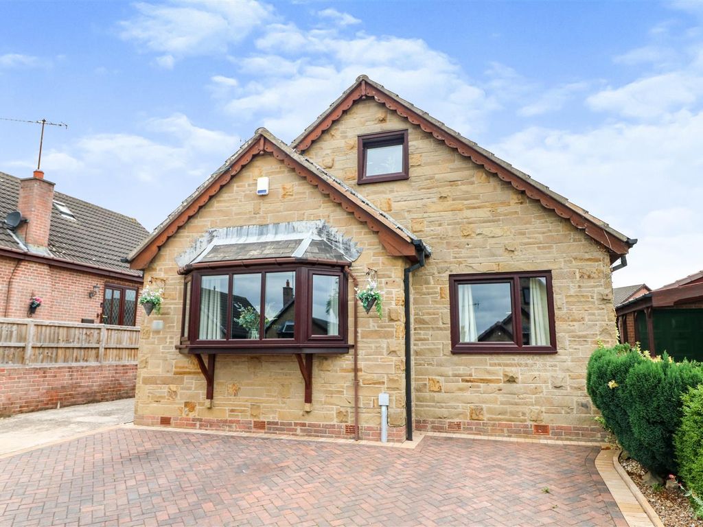 3 bed detached bungalow for sale in Weir Close, Hoyland, Barnsley S74