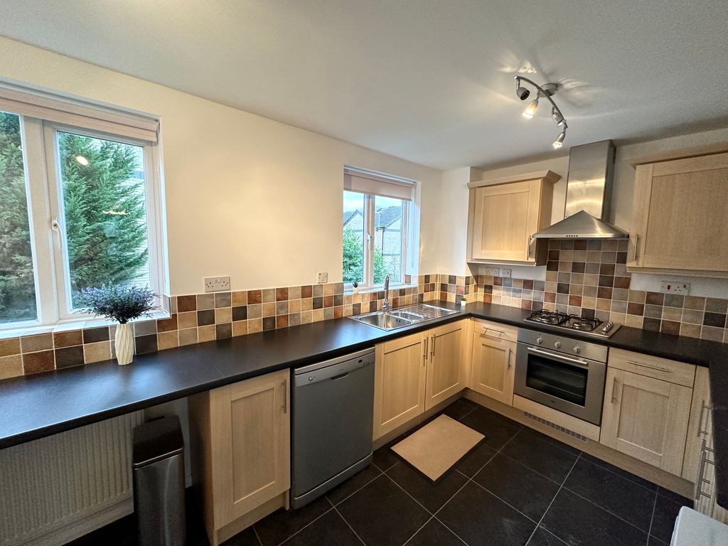 Room to rent in Bray Crescent, London SE16, £1,100 pcm Zoopla