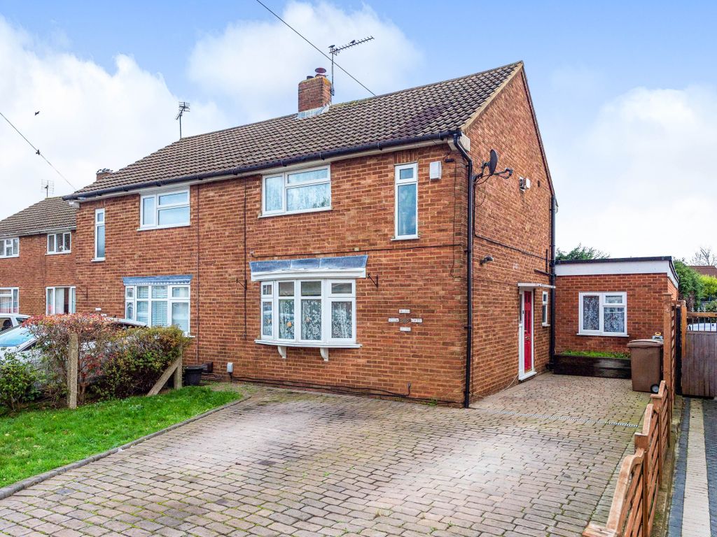 4 bed semidetached house for sale in Maulden Close, Luton LU2 Zoopla