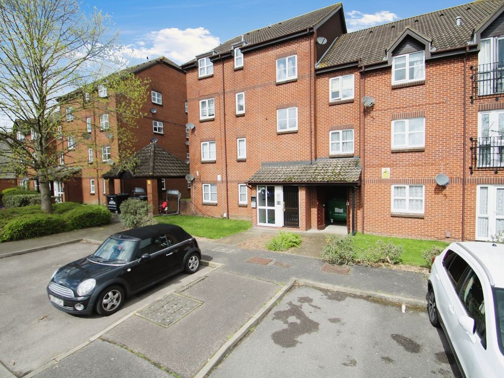 Studio to rent in Knowles Close, Yiewsley, West Drayton UB7 Zoopla
