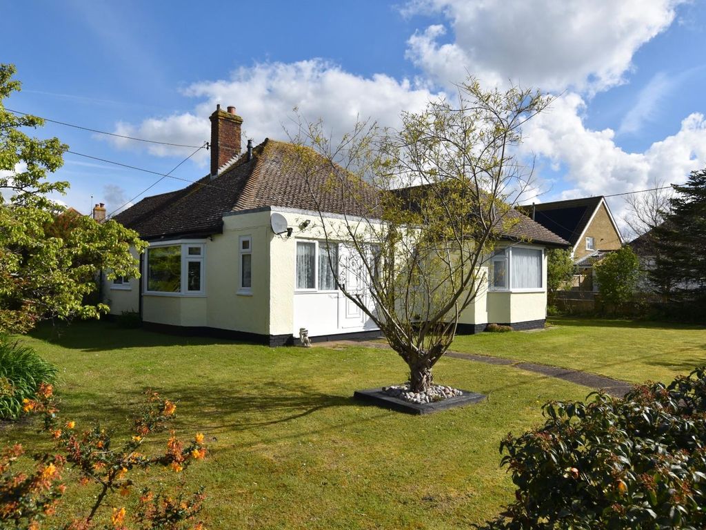 3 bed detached bungalow for sale in Kingsway, Dymchurch, Romney Marsh