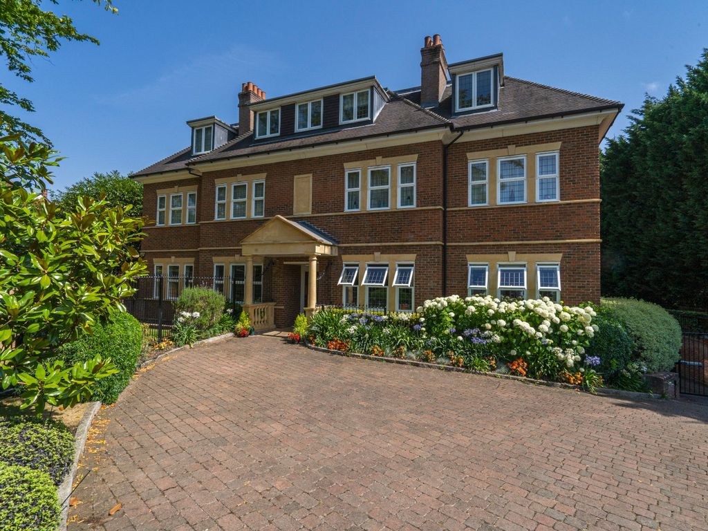 Argyll Lodge, 15 Oak End Way, Gerrards Cross, Buckinghamshire SL9  