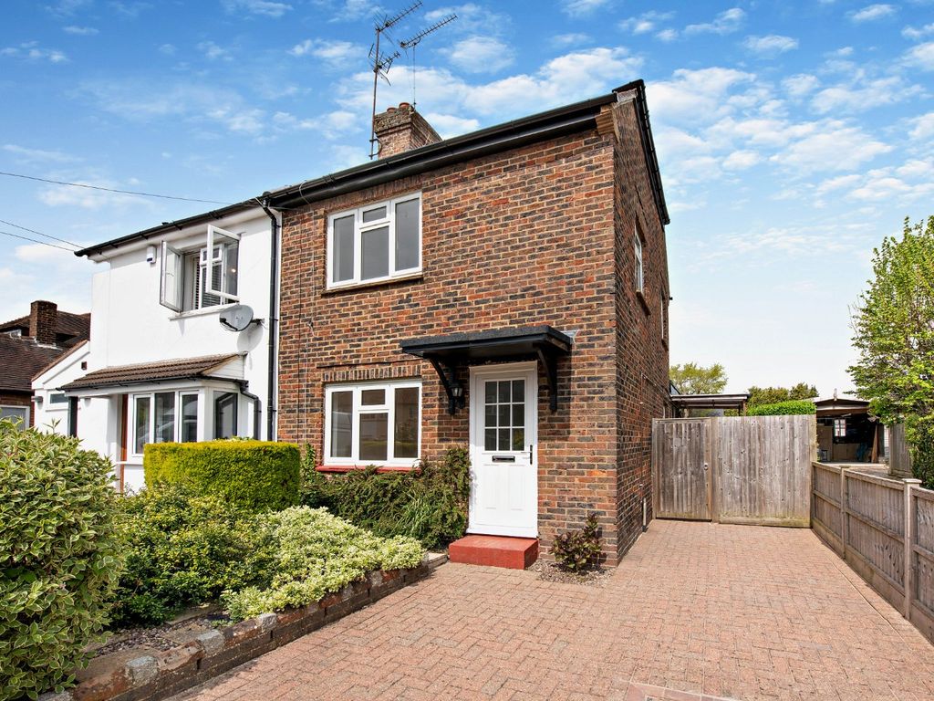3 bed semidetached house for sale in Barretts Road, Dunton Green