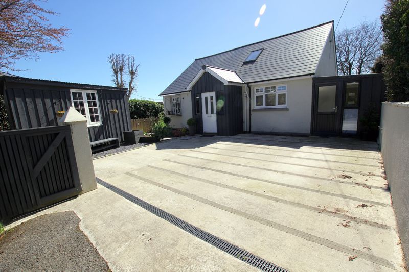 5 bed detached bungalow for sale in Scrations Lane, Lostwithiel PL22, £