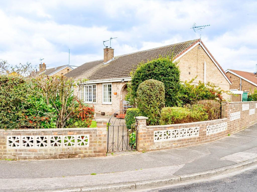3 bed semidetached bungalow for sale in Dane Avenue, Thorpe Willoughby