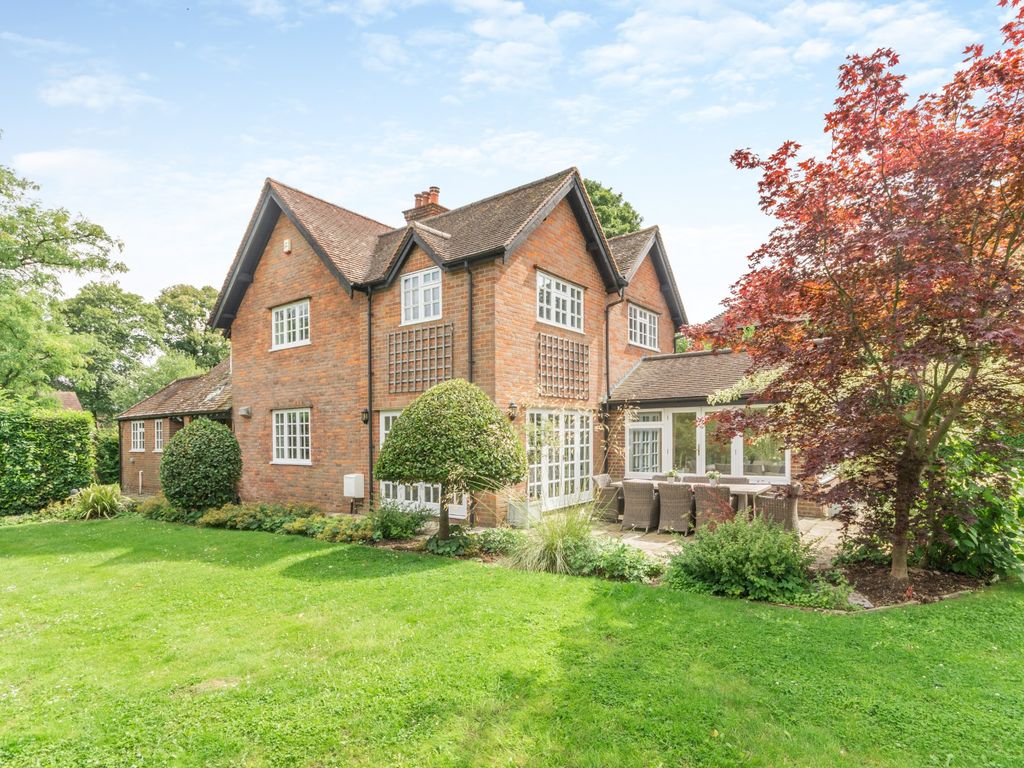 5 bed detached house for sale in Chiltern Road, Chesham Bois, Amersham
