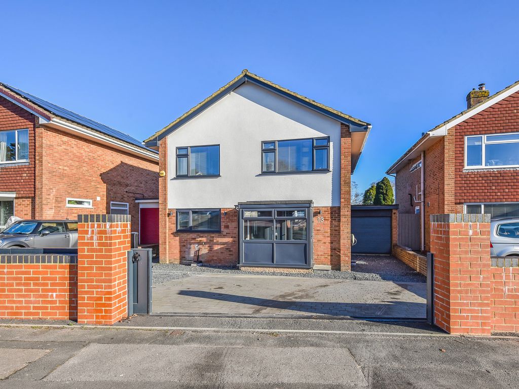 4 bed detached house for sale in Priors Dean Road, Winchester SO22, £