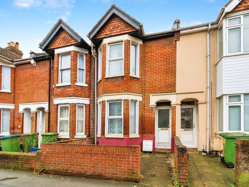 2 bed terraced house for sale in Romsey Road, Shirley, Southampton SO16