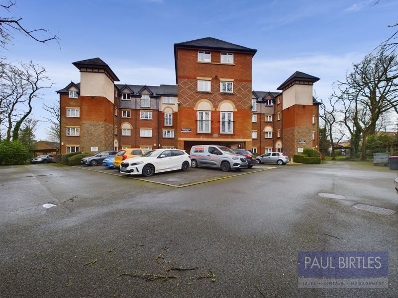 2 bed flat to rent in Prestbury Court, Longley Road, Worsley