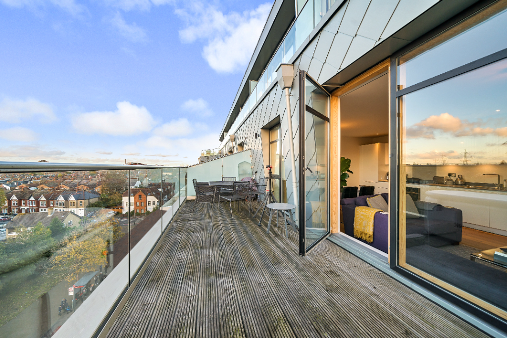 1 bed flat to rent in Cavendish Road, Mitcham SW19, £1,750 pcm Zoopla