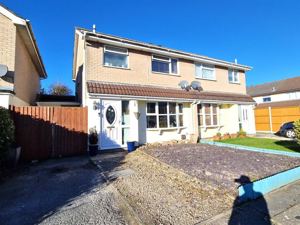 4 bed semidetached house for sale in Greenhill Close, WestonSuper