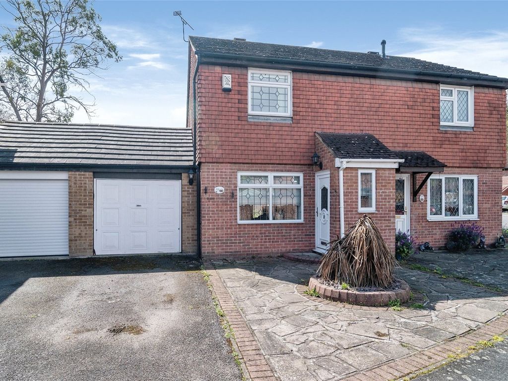 3 bed semidetached house for sale in Bankfoot, Badgers Dene, Grays