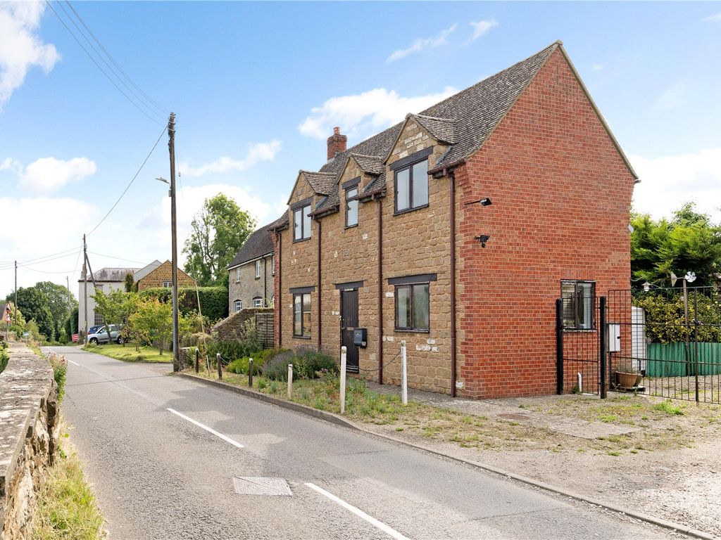 2 bed detached house for sale in Clifton, Banbury OX15, £325,000 Zoopla