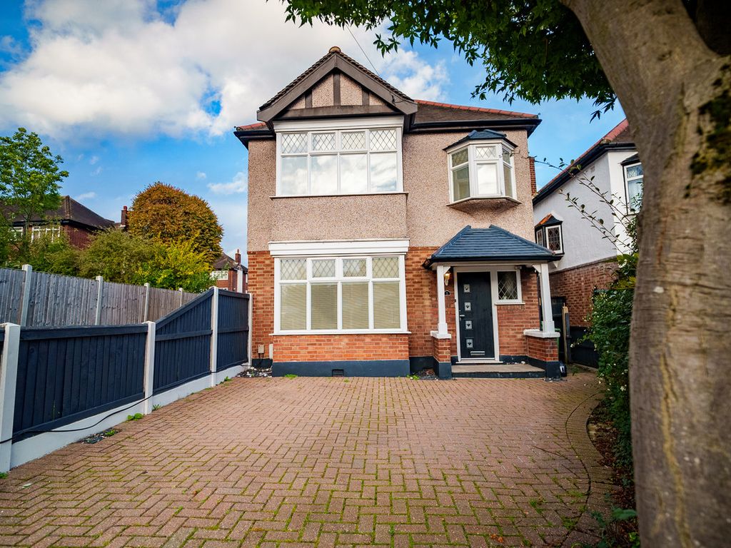 3 bed detached house for sale in Gilbert Road, Romford RM1, £635,000 Zoopla