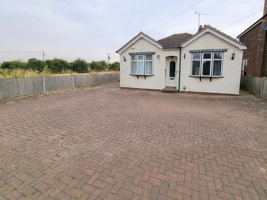 3 bed bungalow for sale in London Road, Kelvedon, Colchester CO5 Zoopla