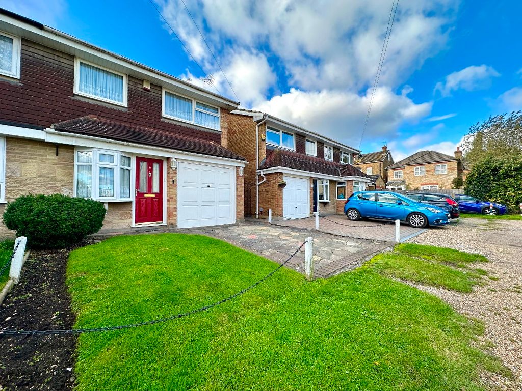 4 bed semidetached house for sale in Archibald Road, Harold Wood