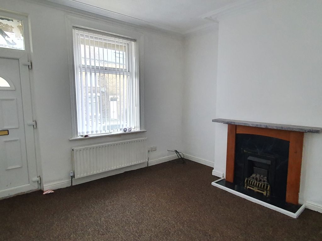 4 bed terraced house for sale in Place, Bradford BD5, £135,000