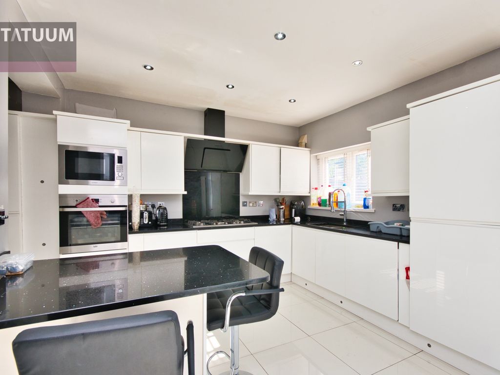 5 bed terraced house to rent in Westrow Drive, Barking, Upney, Barking