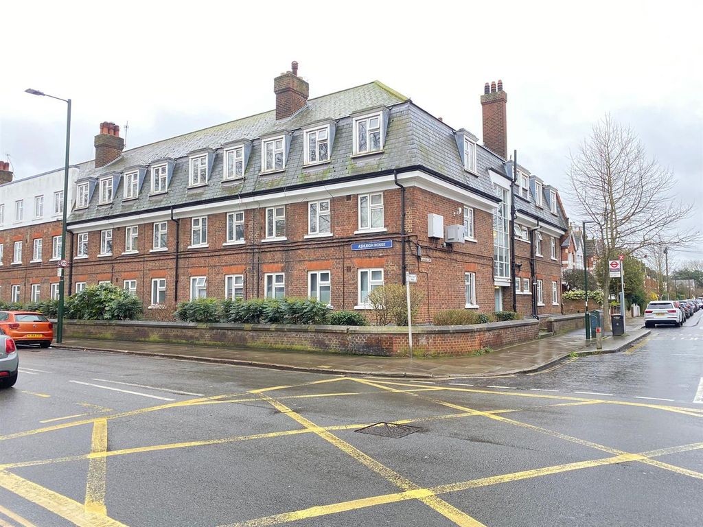 2 bed flat to rent in Mortlake High Street, London SW14, £1,650 pcm