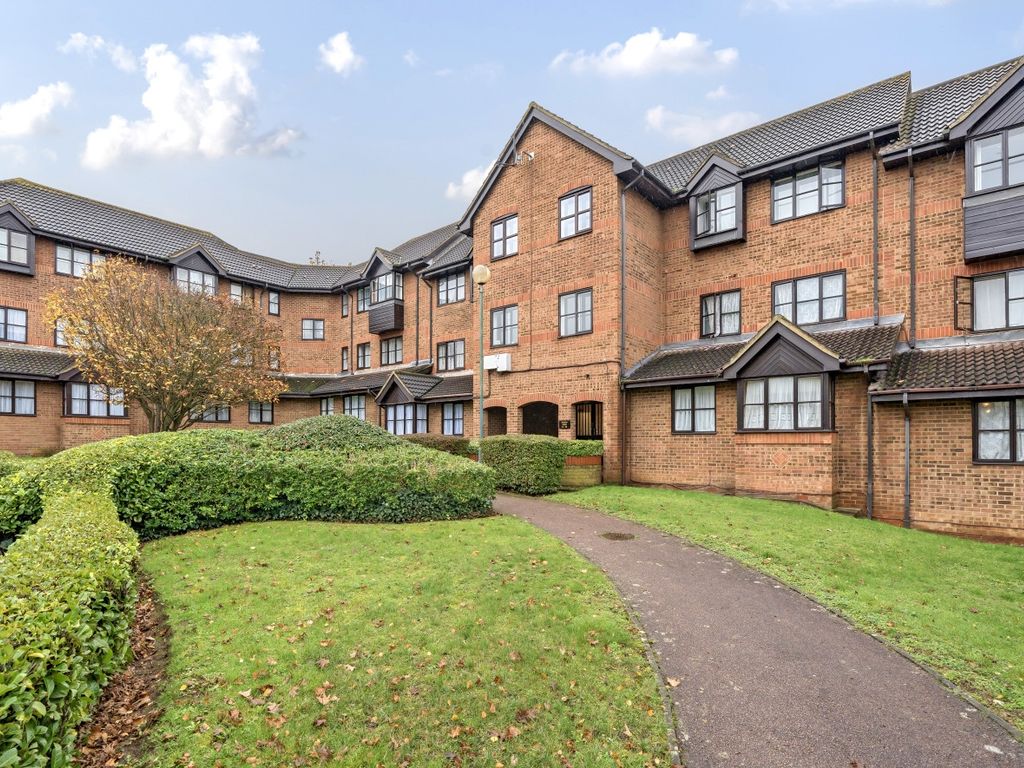 1 bed flat to rent in Hardwick Crescent, Dartford DA2, £1,175 pcm Zoopla