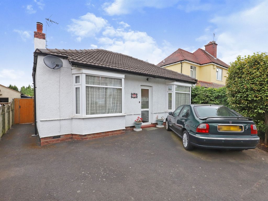 2 bed detached bungalow for sale in Hurcott Road, Kidderminster DY10