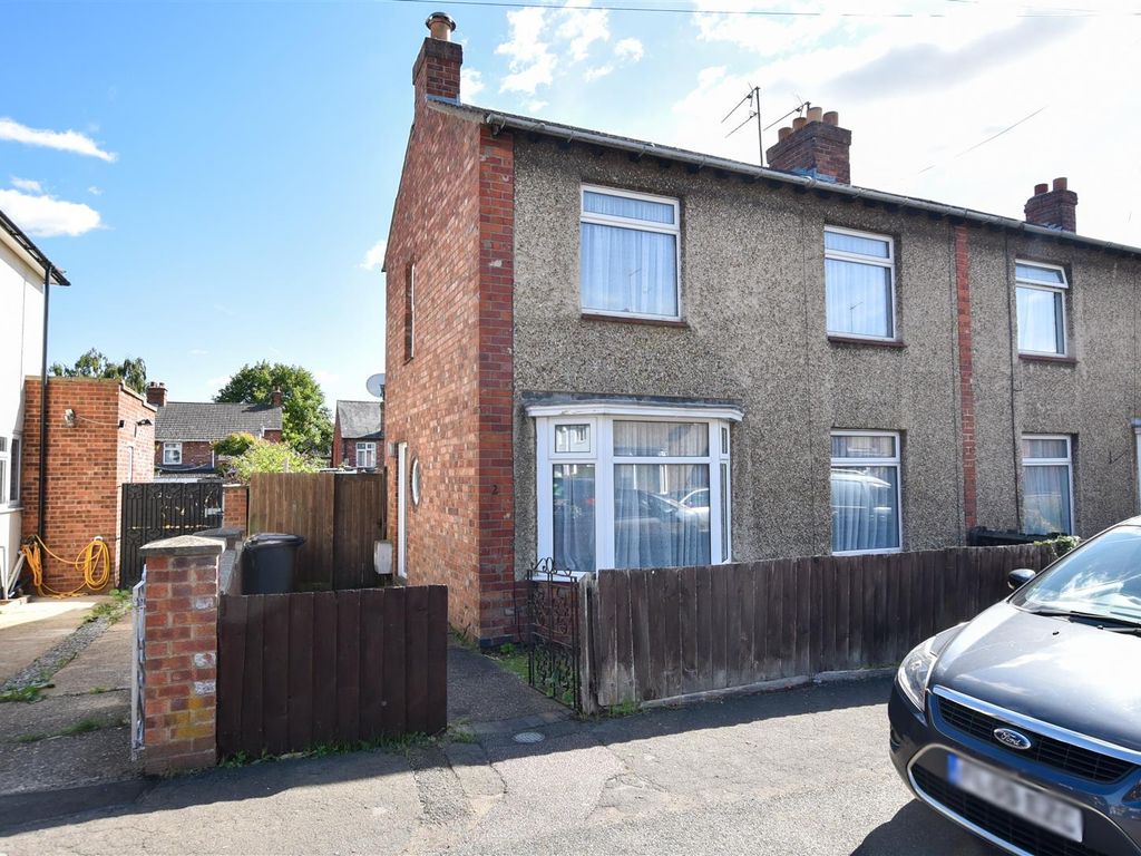3 bed semidetached house for sale in Roberts Street, Wellingborough