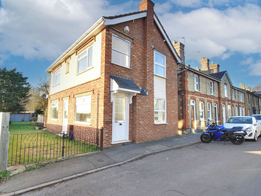 3 bed detached house to rent in Church Street, Somersham, Huntingdon