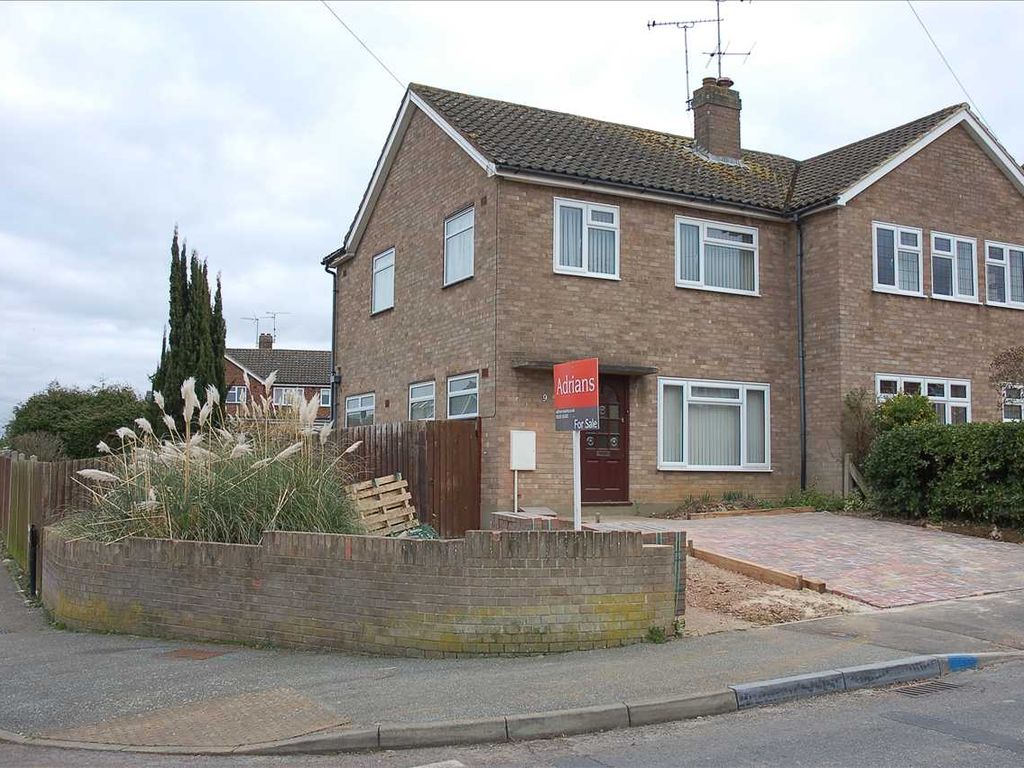 3 bed semidetached house for sale in Heath Drive, Moulsham Lodge
